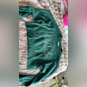 Cropped sweatshirt. From cotton on and is a size small. Wore a couple of times.